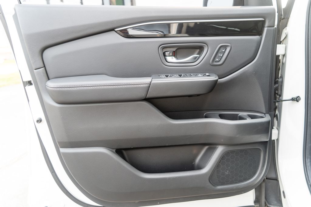 2024 Platinum White Pearl Honda Pilot Touring AWD SUV