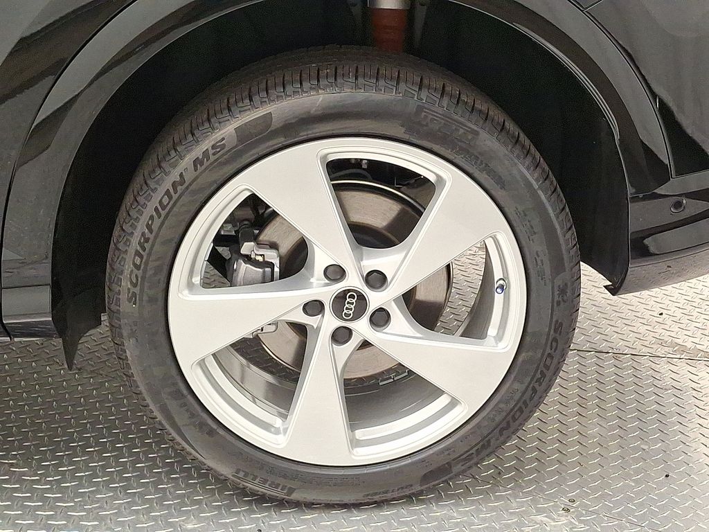 Thumbnail: 2025 Audi Q5 - 5