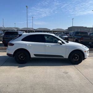 2018 Porsche Macan Base 9