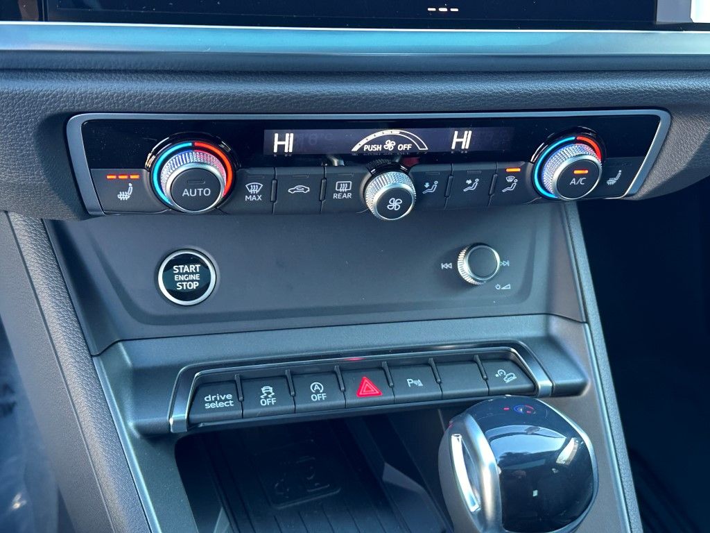 Thumbnail: 2025 Audi Q3 - 21