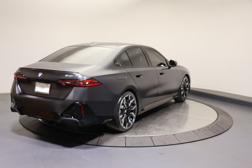 Thumbnail: 2024 BMW 5 Series - 7