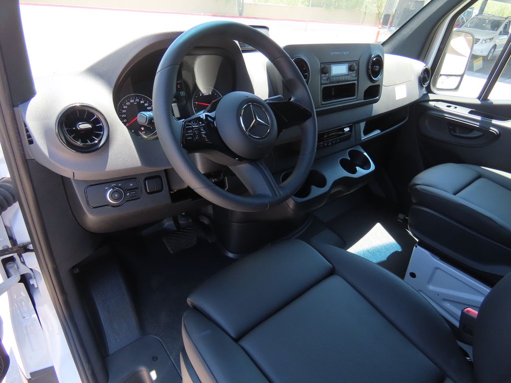 Thumbnail: 2025 Mercedes-Benz Sprinter - 10