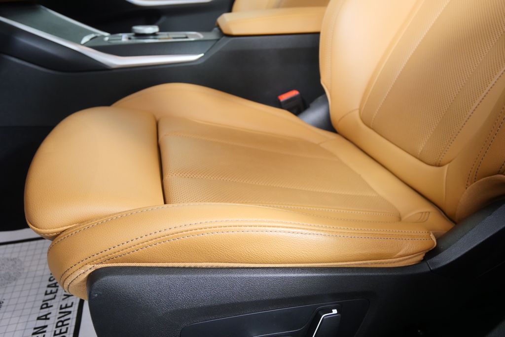 Thumbnail: 2024 BMW 3 Series - 10