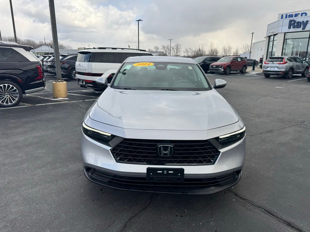 Used 2024 Silver Honda LX image 2