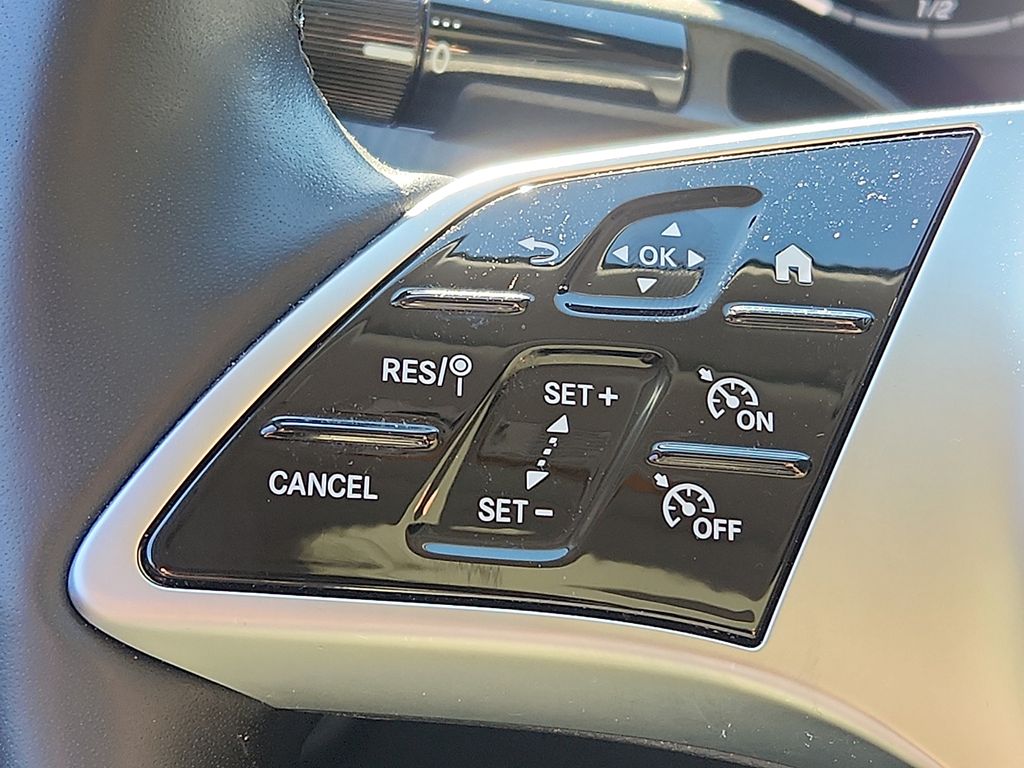 Thumbnail: 2023 Mercedes-Benz C-Class - 21