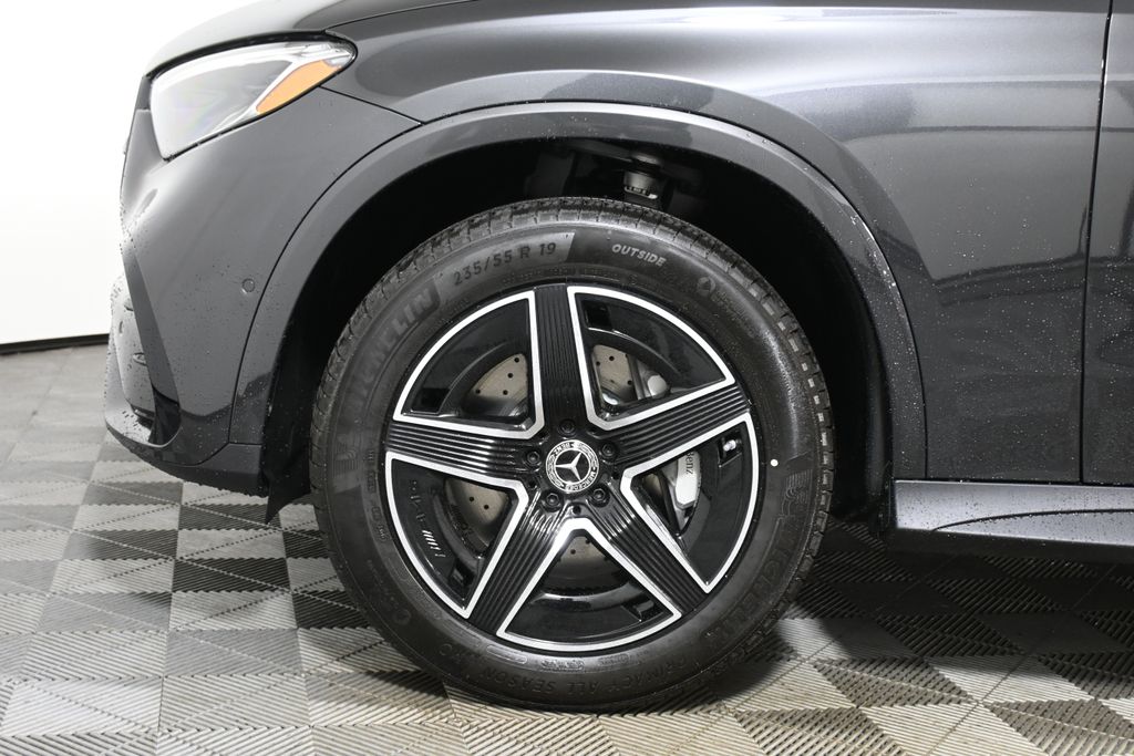 2025 Mercedes-Benz GLC 300 11