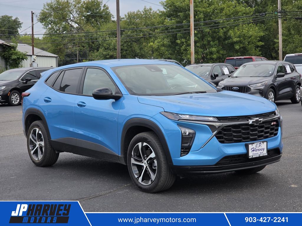 2025 Chevrolet Trax RS with 1RS FWD
