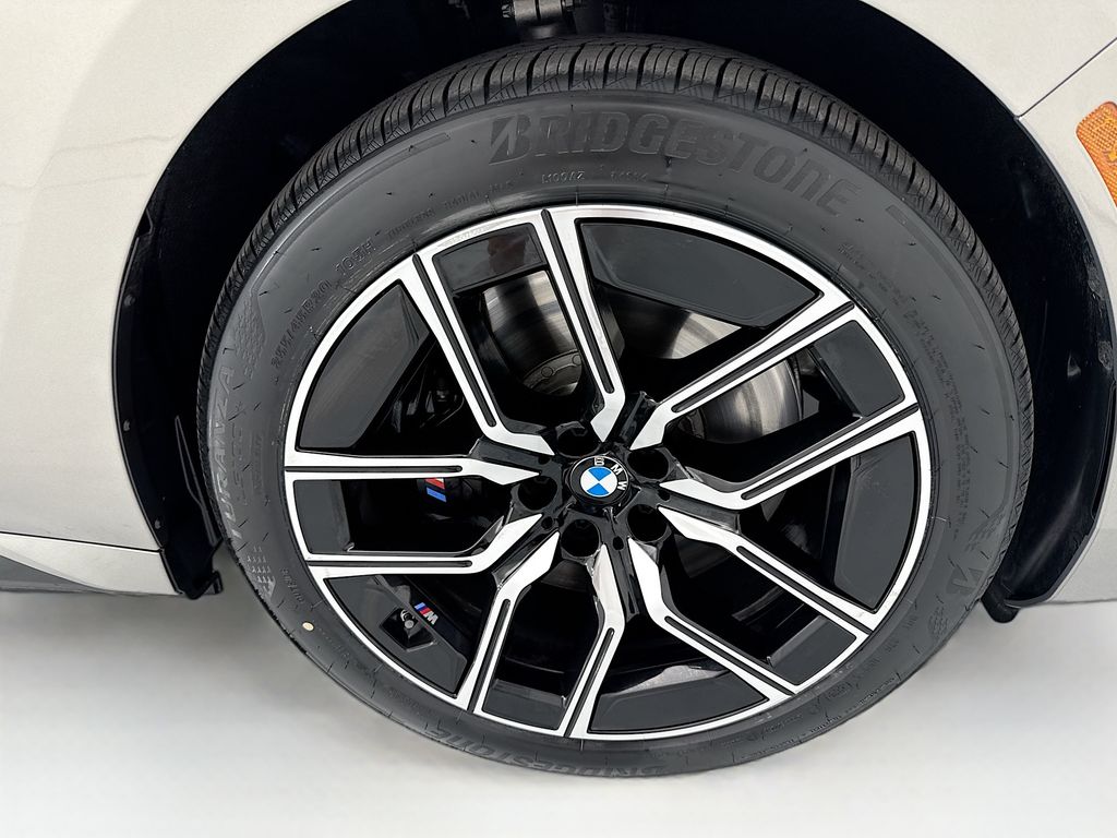 Thumbnail: 2025 BMW i7 - 31