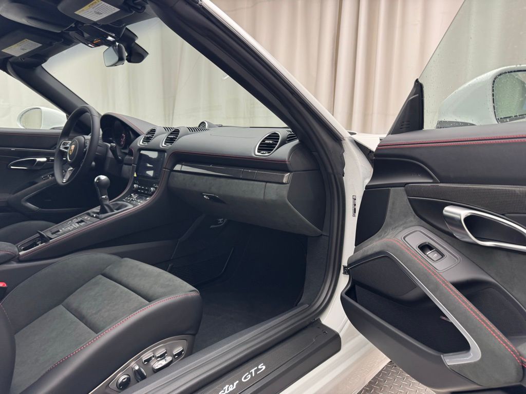 2025 Porsche 718 Boxster GTS 32