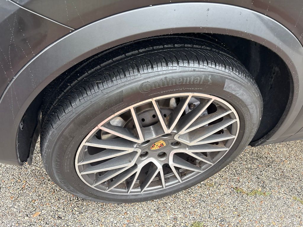 Thumbnail: 2021 Porsche Cayenne - 9