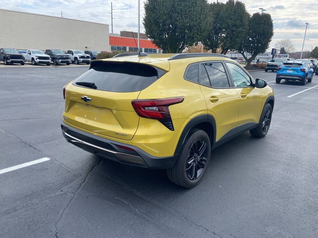 Thumbnail: 2024 Chevrolet Trax - 5