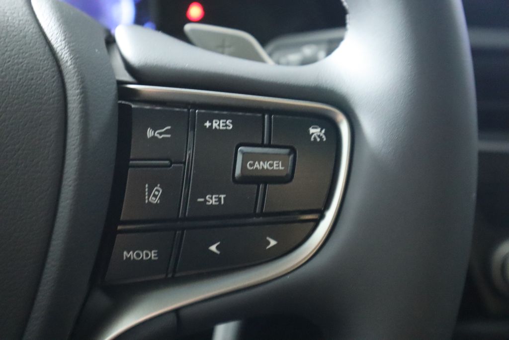 2025 Lexus ES Hybrid 300h 13