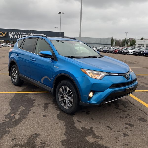 2018 Toyota RAV4 Hybrid XLE 8