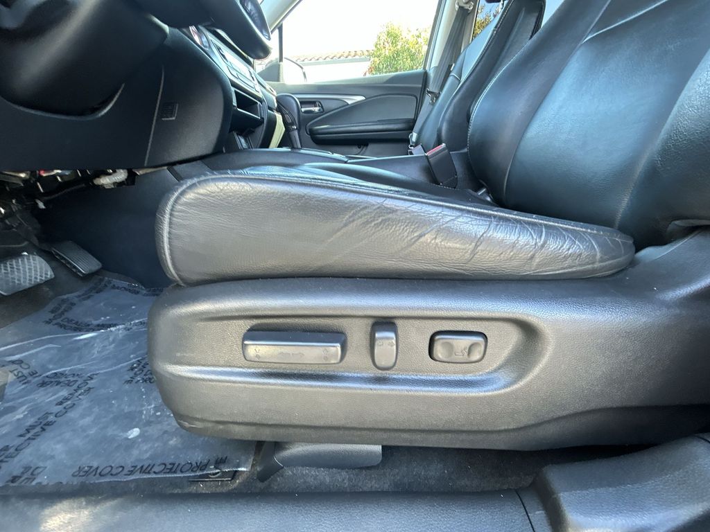 Thumbnail: 2017 Honda Pilot - 12