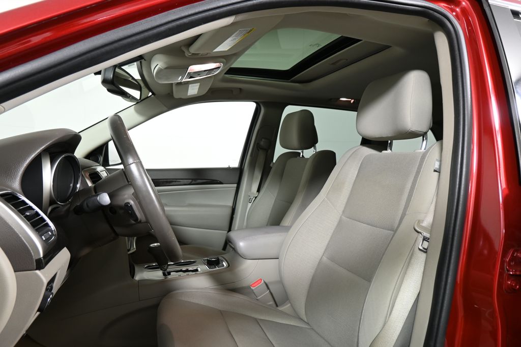 Thumbnail: 2011 Jeep Grand Cherokee - 15