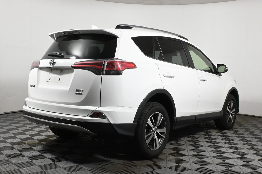 2017 Toyota RAV4 XLE 7