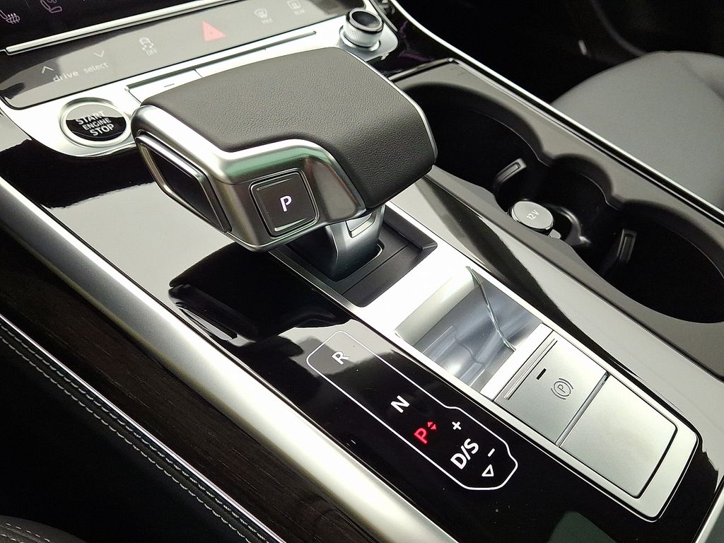 Thumbnail: 2026 Audi Q8 - 10