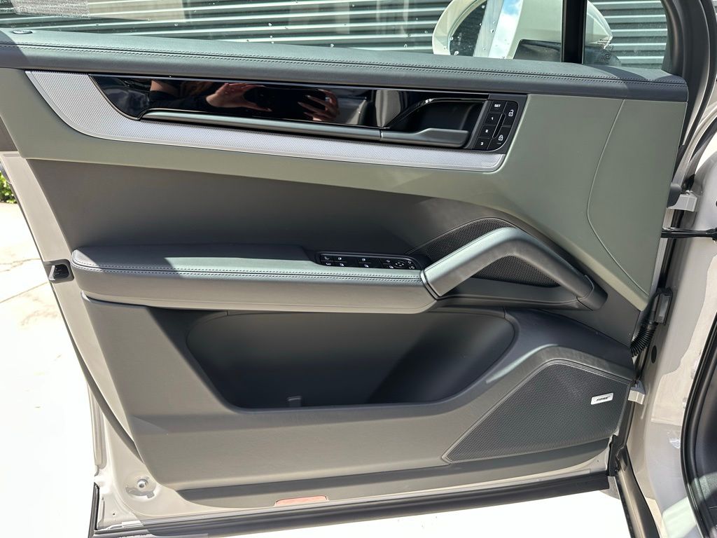 Thumbnail: 2026 Porsche Cayenne - 19