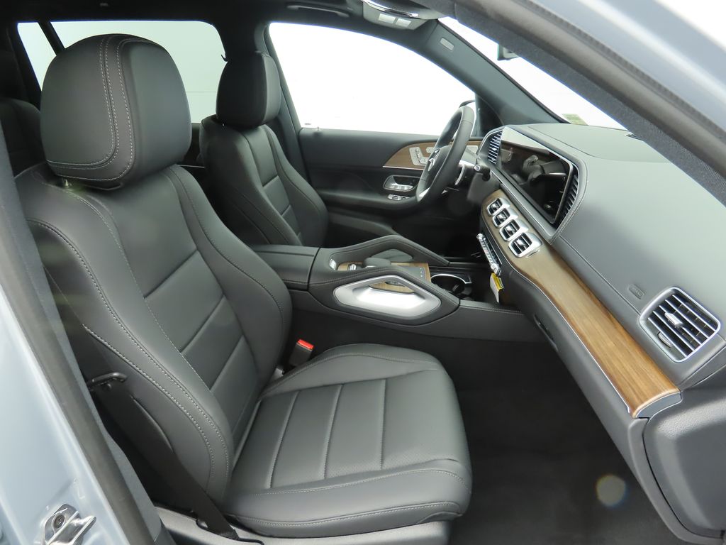 2025 Mercedes-Benz GLS 450 4MATIC 22