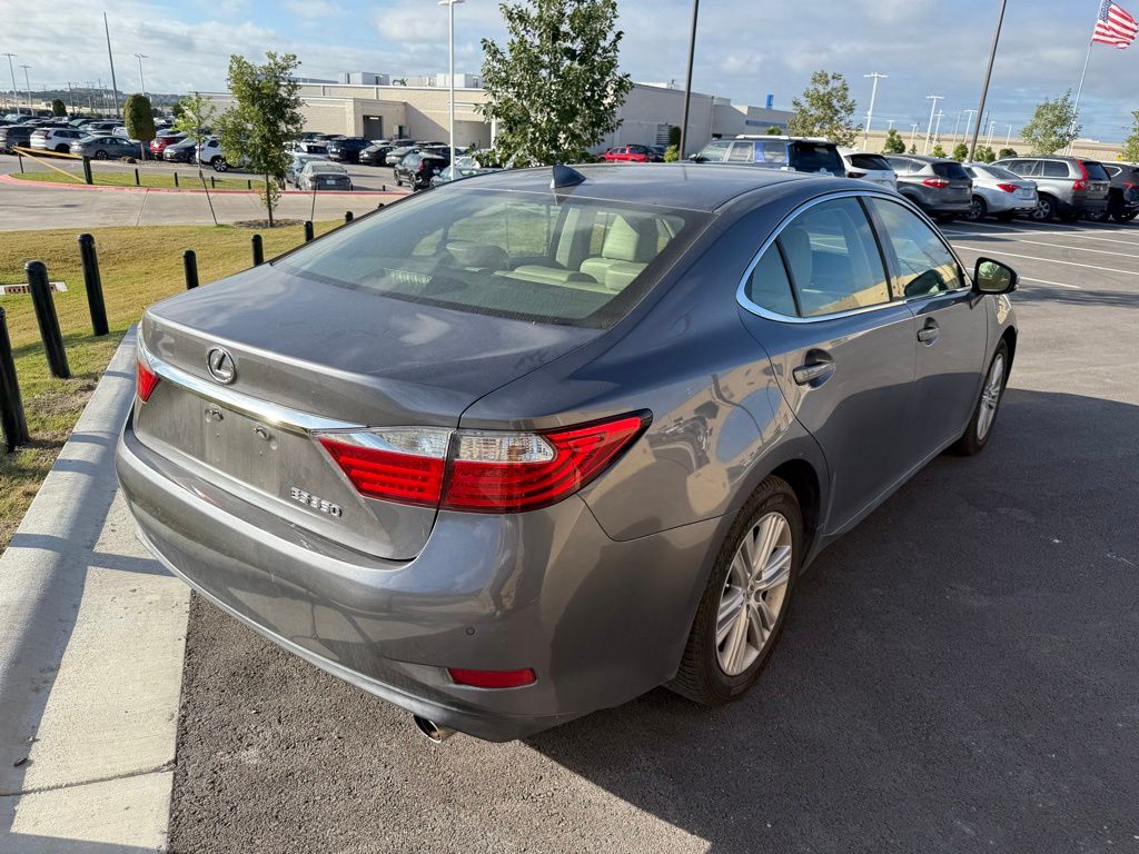 Thumbnail: 2015 Lexus ES - 4