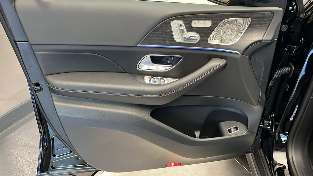 2025 Mercedes-Benz GLS 450 4MATIC 11