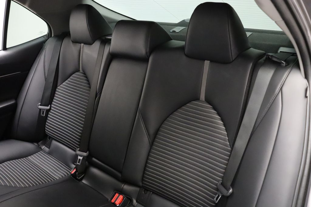 2022 Toyota Camry SE 18