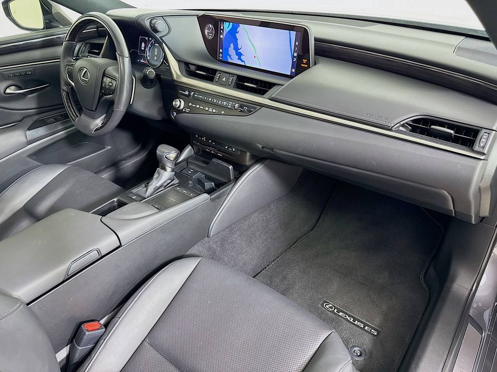 Thumbnail: 2021 Lexus ES - 30