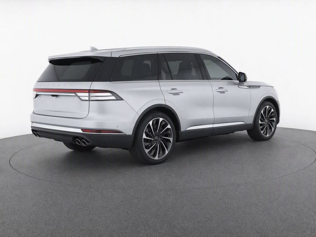 Used 2020 Silver Lincoln Reserve image 3