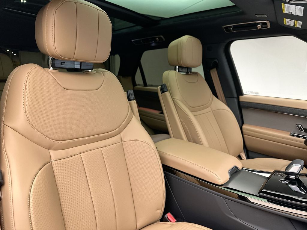 Thumbnail: 2025 Land Rover Range Rover Sport - 4