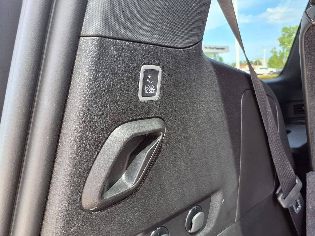 Used 2024 Gray Jeep Base image 10