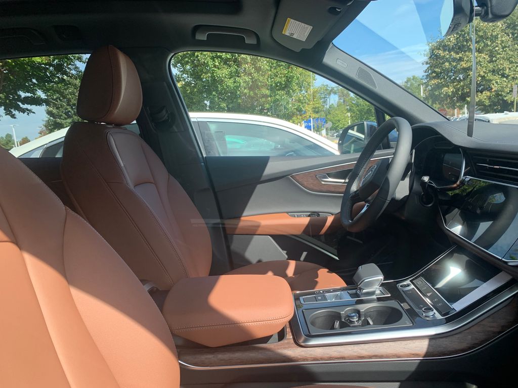 Thumbnail: 2026 Audi Q7 - 11