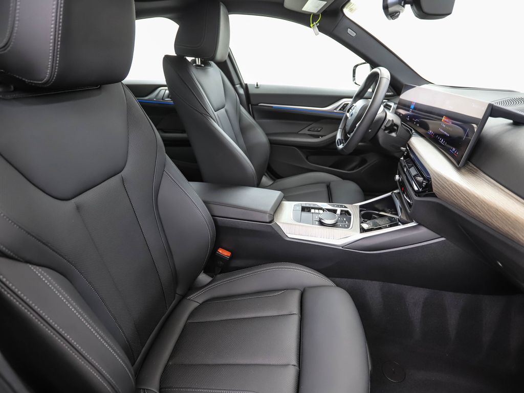 Thumbnail: 2025 BMW i4 - 31