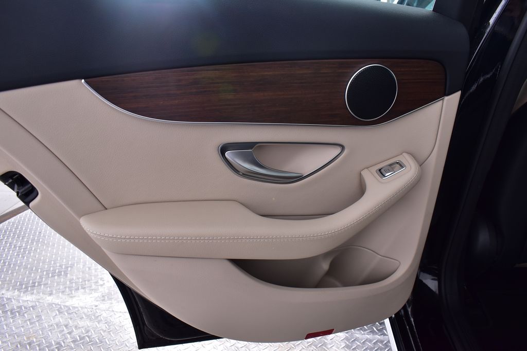 Thumbnail: 2019 Mercedes-Benz C-Class - 30