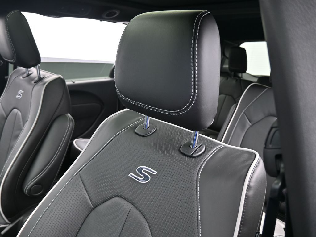 New 2026 Bright White Clearcoat Chrysler Limited image 16