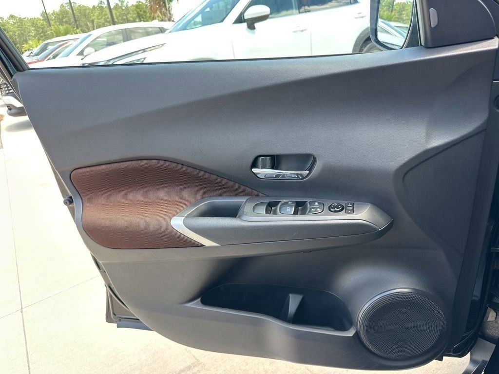 2023 Super Black Nissan Kicks SR FWD SUV