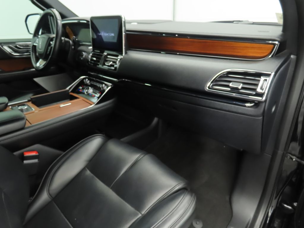 Thumbnail: 2019 Lincoln Navigator - 18