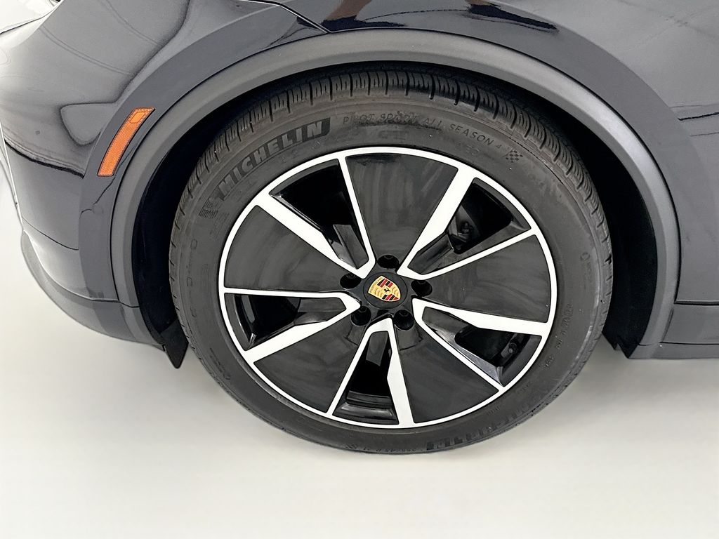 Thumbnail: 2024 Porsche Macan - 30