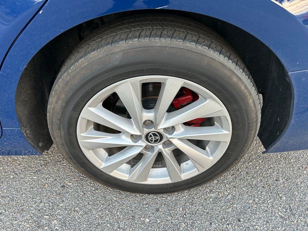 Thumbnail: 2023 Toyota Camry - 9