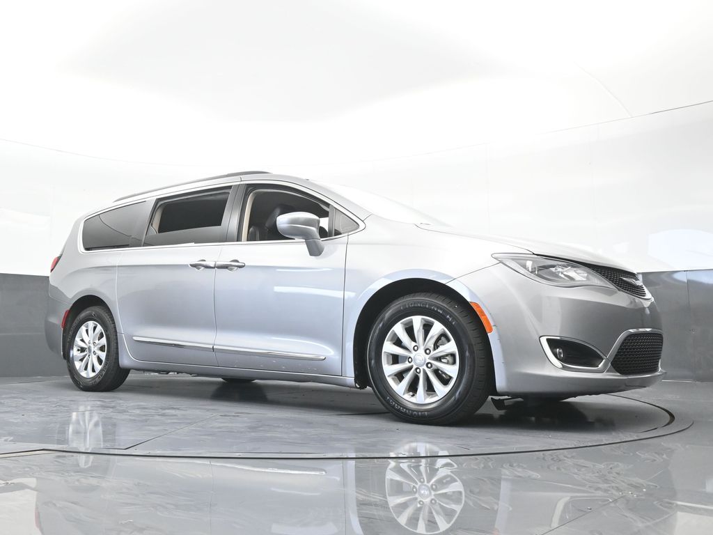 Used 2017 Billet Silver Metallic Clearcoat Chrysler Touring L image 62