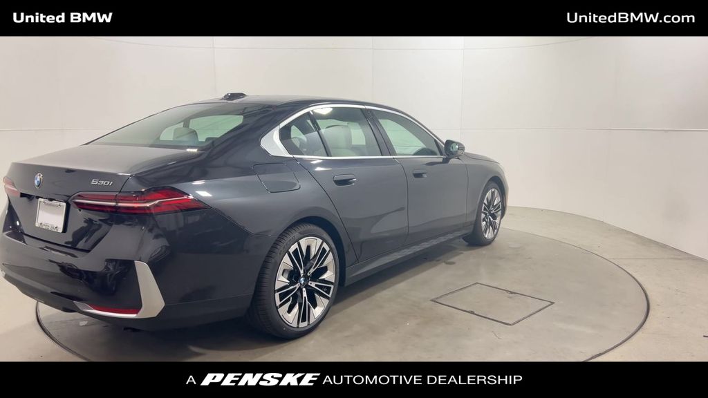 2025 BMW 5 Series 530i 8