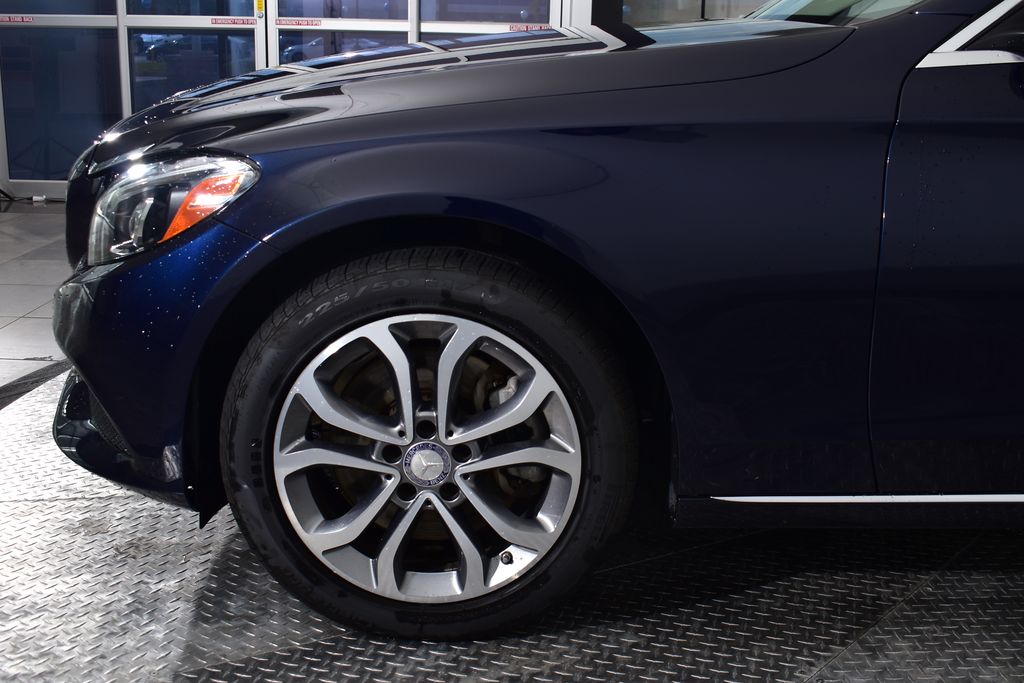 Thumbnail: 2016 Mercedes-Benz C-Class - 10