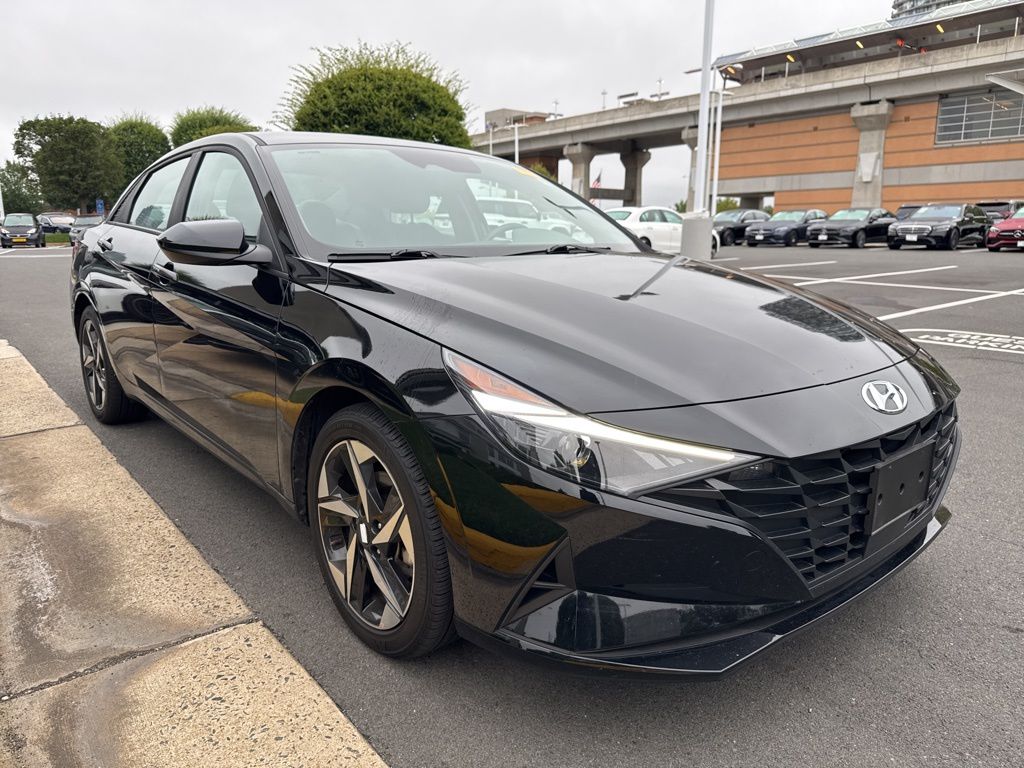 Thumbnail: 2023 Hyundai Elantra - 3