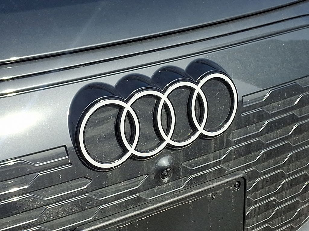 Thumbnail: 2025 Audi Q6 e-tron - 4