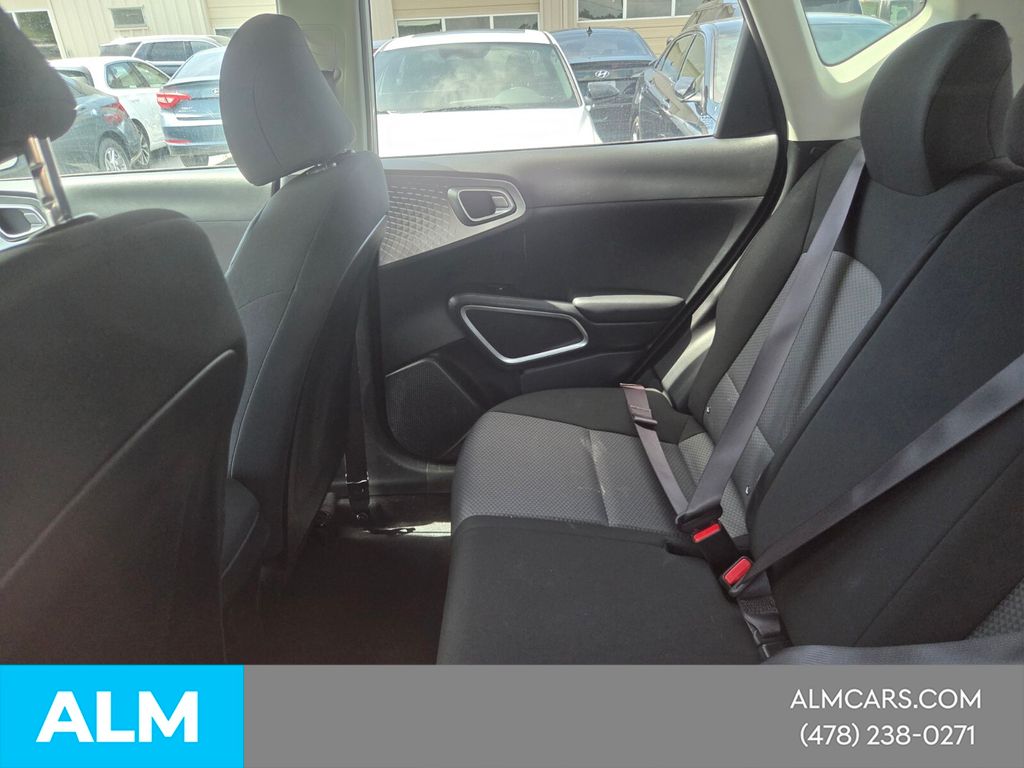Used 2025 White Kia LX image 4
