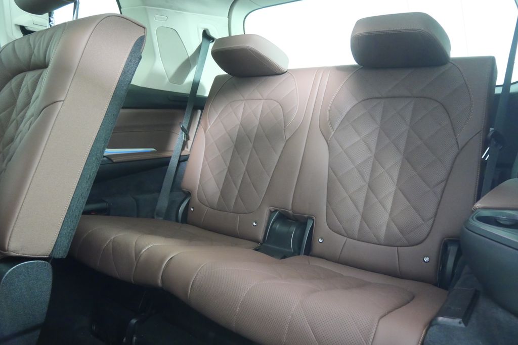 Thumbnail: 2025 BMW X7 - 16