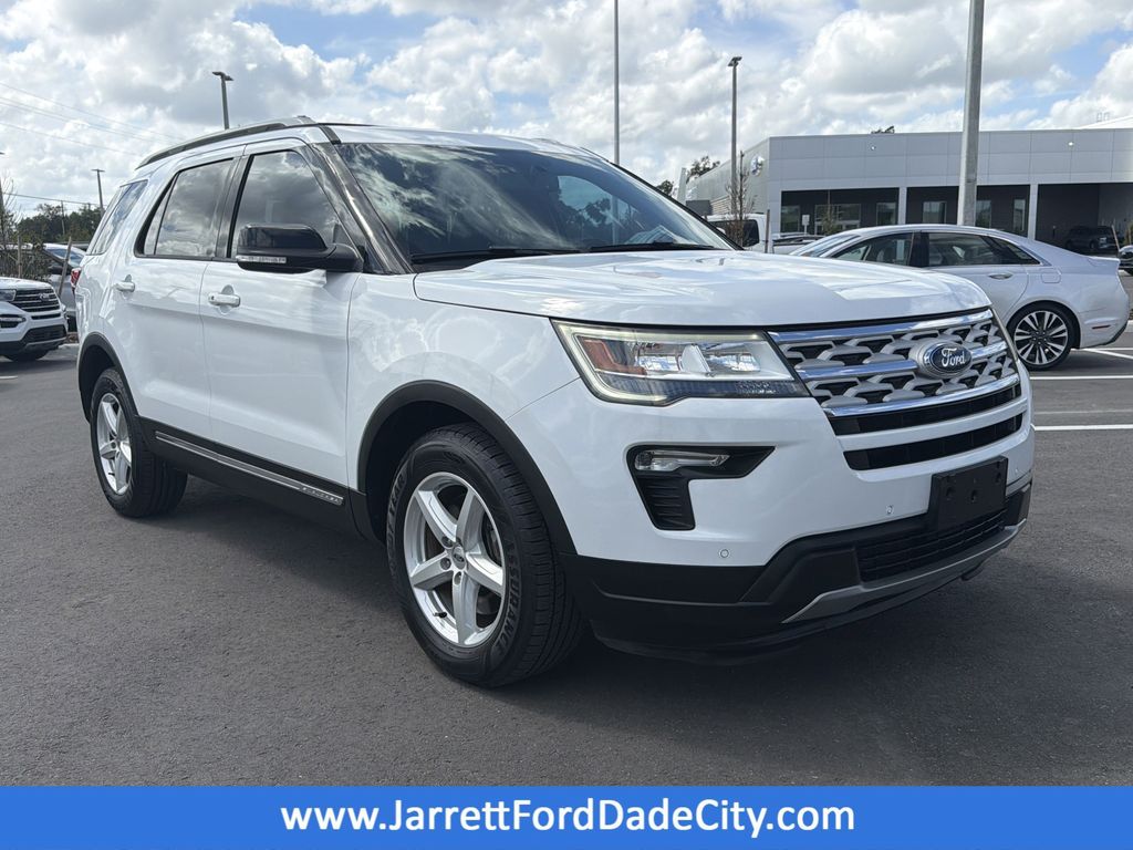 Oxford White 2018 Ford Explorer XLT SUV / Crossover Front-Wheel Drive 6-Speed Automatic