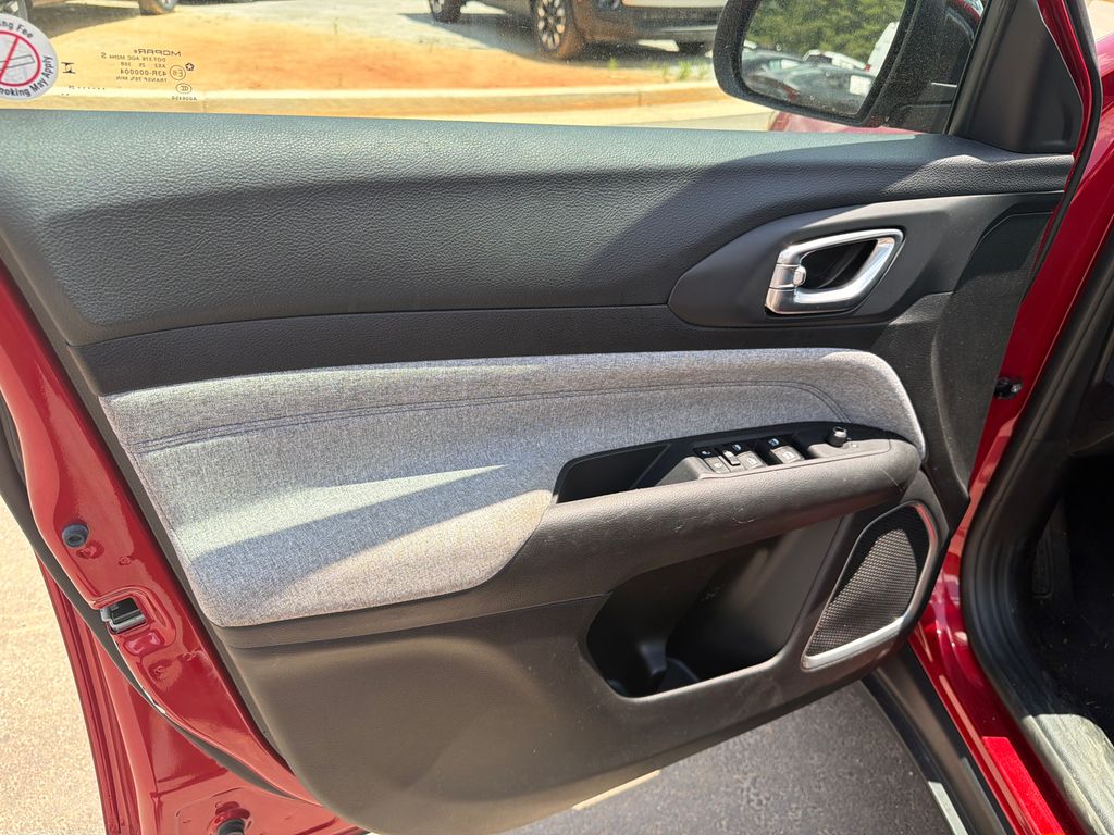 Used 2025 Red Jeep Latitude image 10