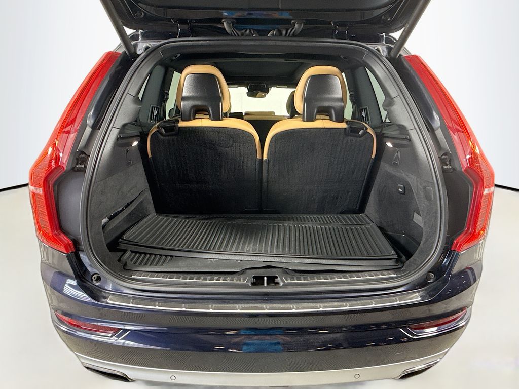 2017 Volvo XC90 T6 Momentum 27