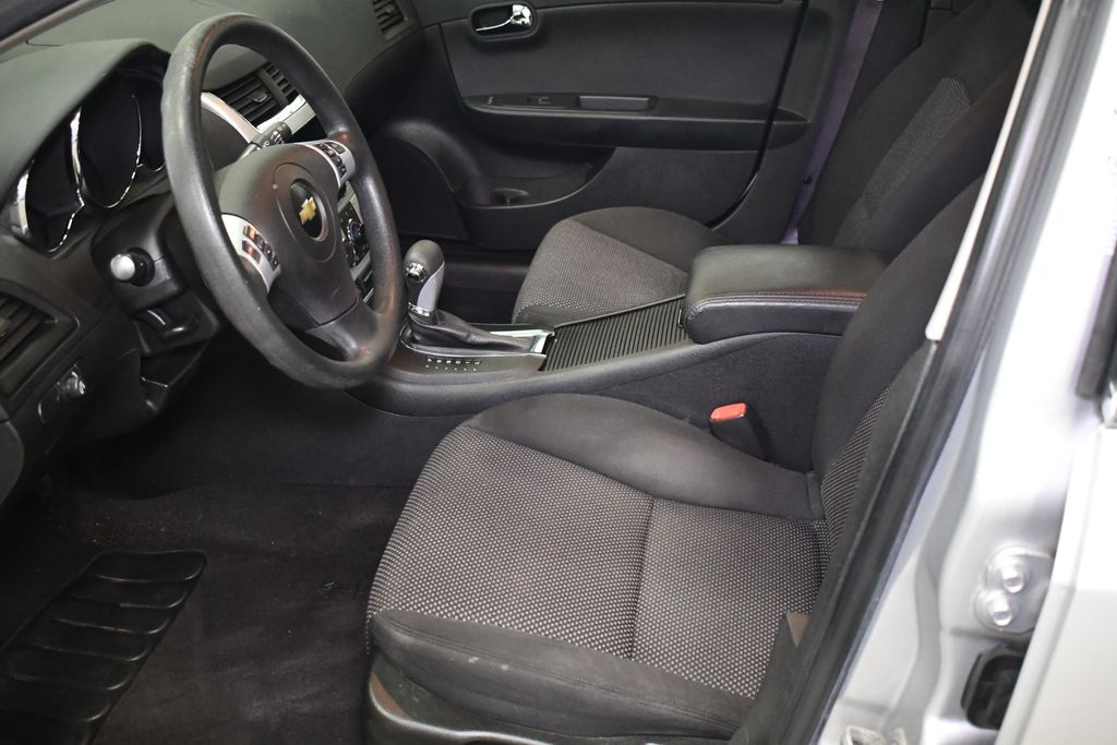 Thumbnail: 2009 Chevrolet Malibu - 24