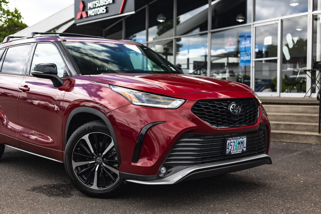 2021 Toyota Highlander XSE thumbnail 3